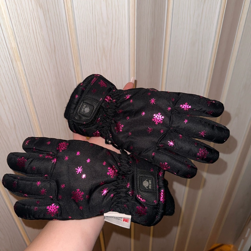 Kids Black and Pink Snowflake gloves youth size small
